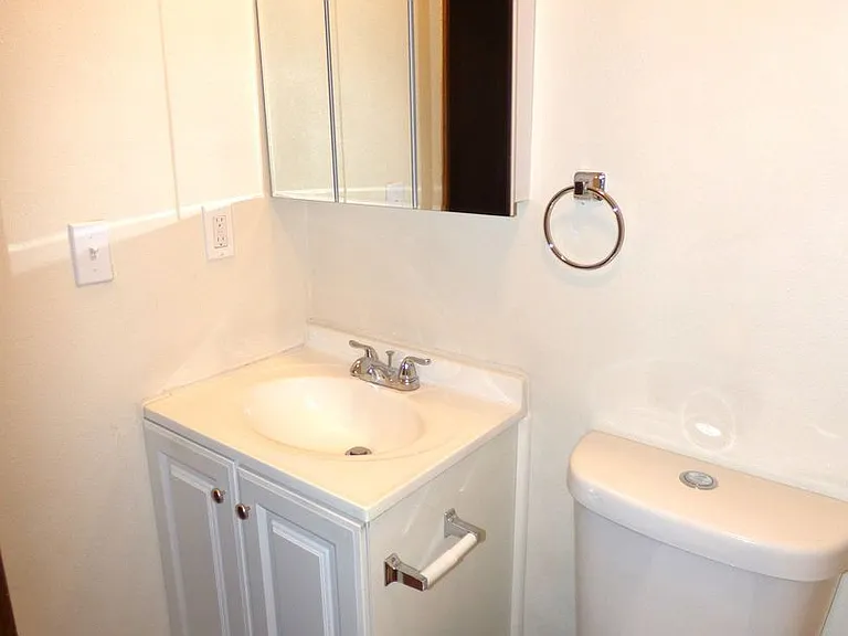 4824 Falcon Ct NE — Photo 32