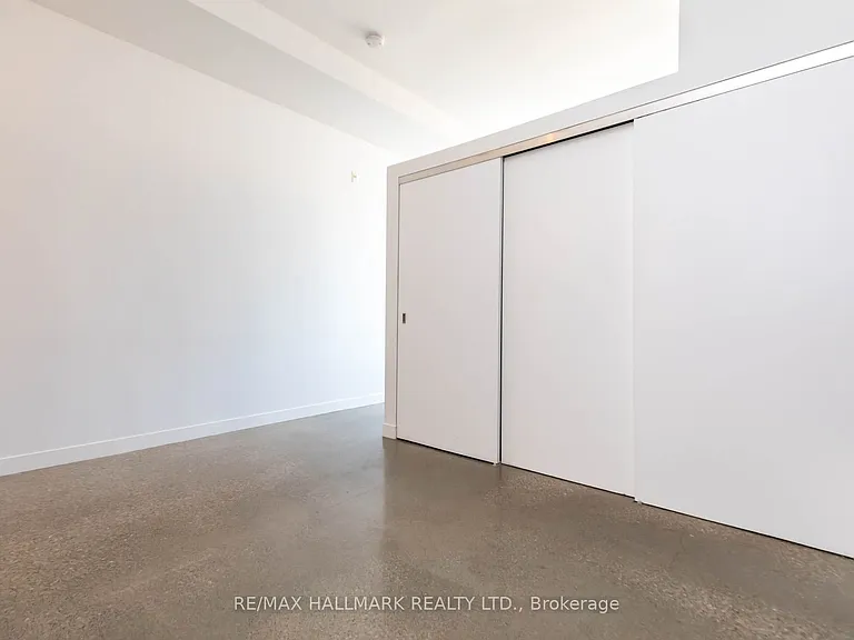 549 King St E #306 — Photo 18