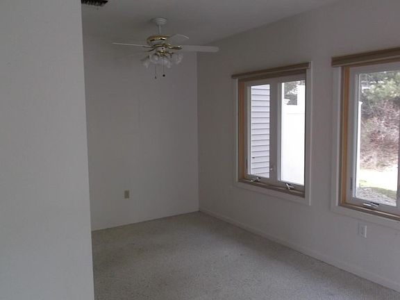 5th image of 98 Westcliff Dr