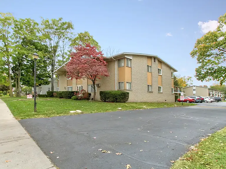 34630 Glenwood Rd — Photo 2