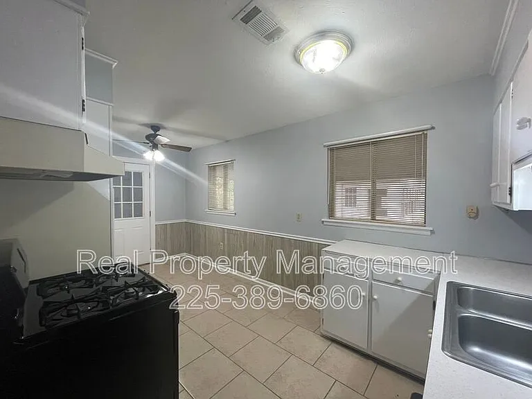 1875 Lombard Dr — Photo 4