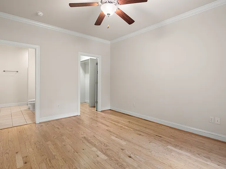 8 Trafalgar Cir — Photo 13