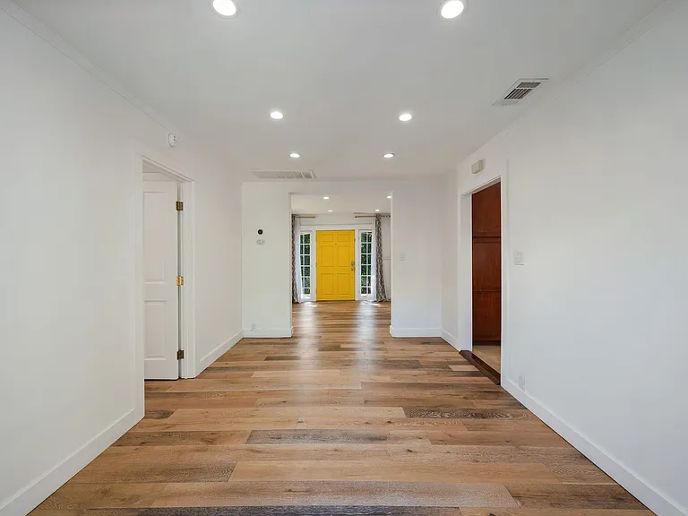 7715 Lexington Ave — Photo 10
