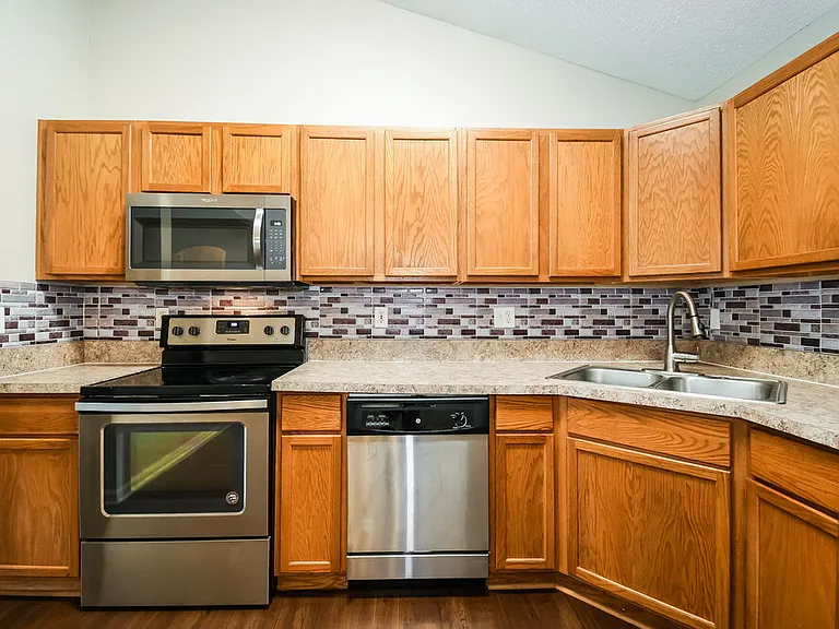 2041 Hunters Trace Cir — Photo 6