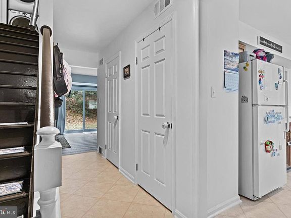 3rd image of 1833 Creek View Dr