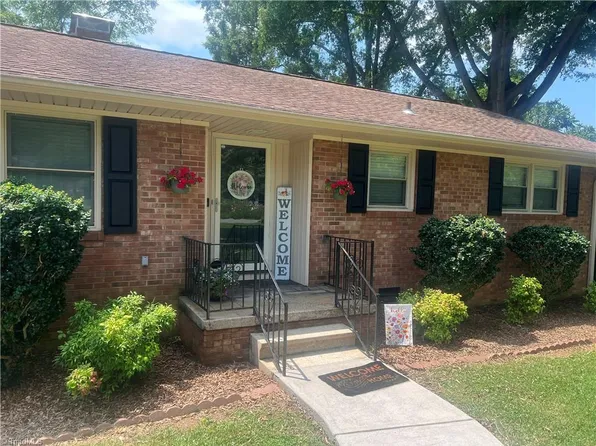 304 Collinwood Dr, Burlington, NC 27215