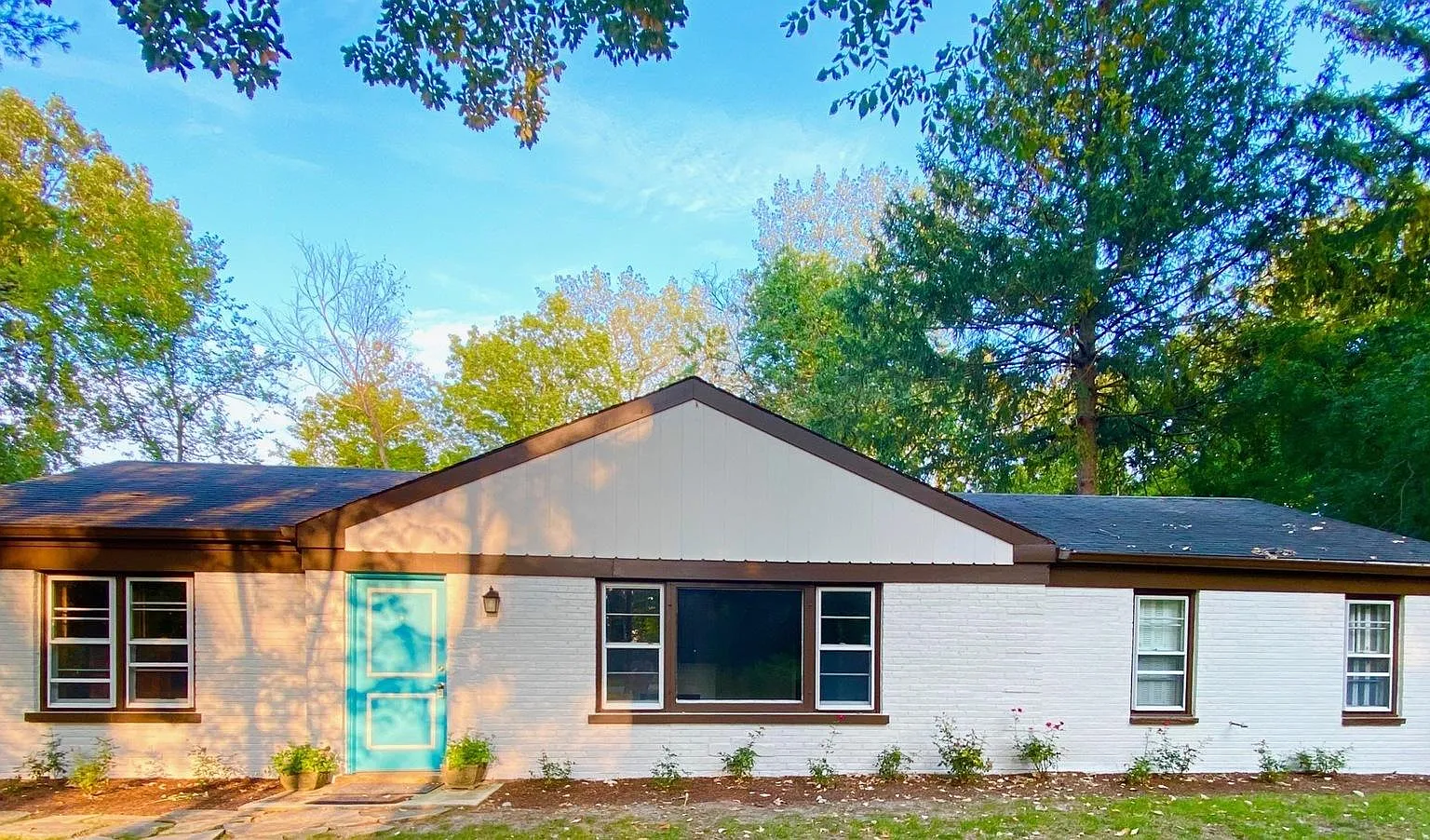 23379 N Forest Ct — Photo 1