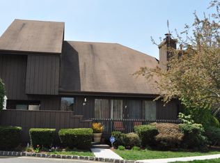33 Kingsberry Dr, Somerset, NJ 08873