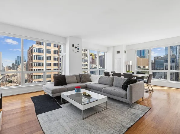350 W 42nd St APT 37D, New York, NY 10036