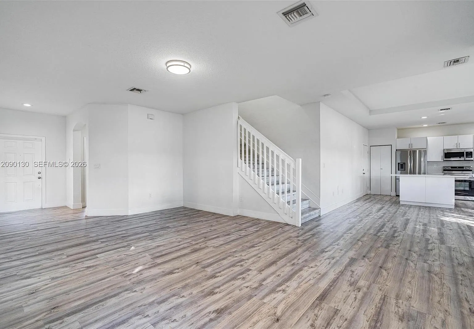 4 bed, 2692 sqft, $4,800 — Photo 3