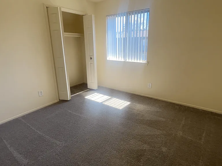 Knottingham Apartments — Photo 48