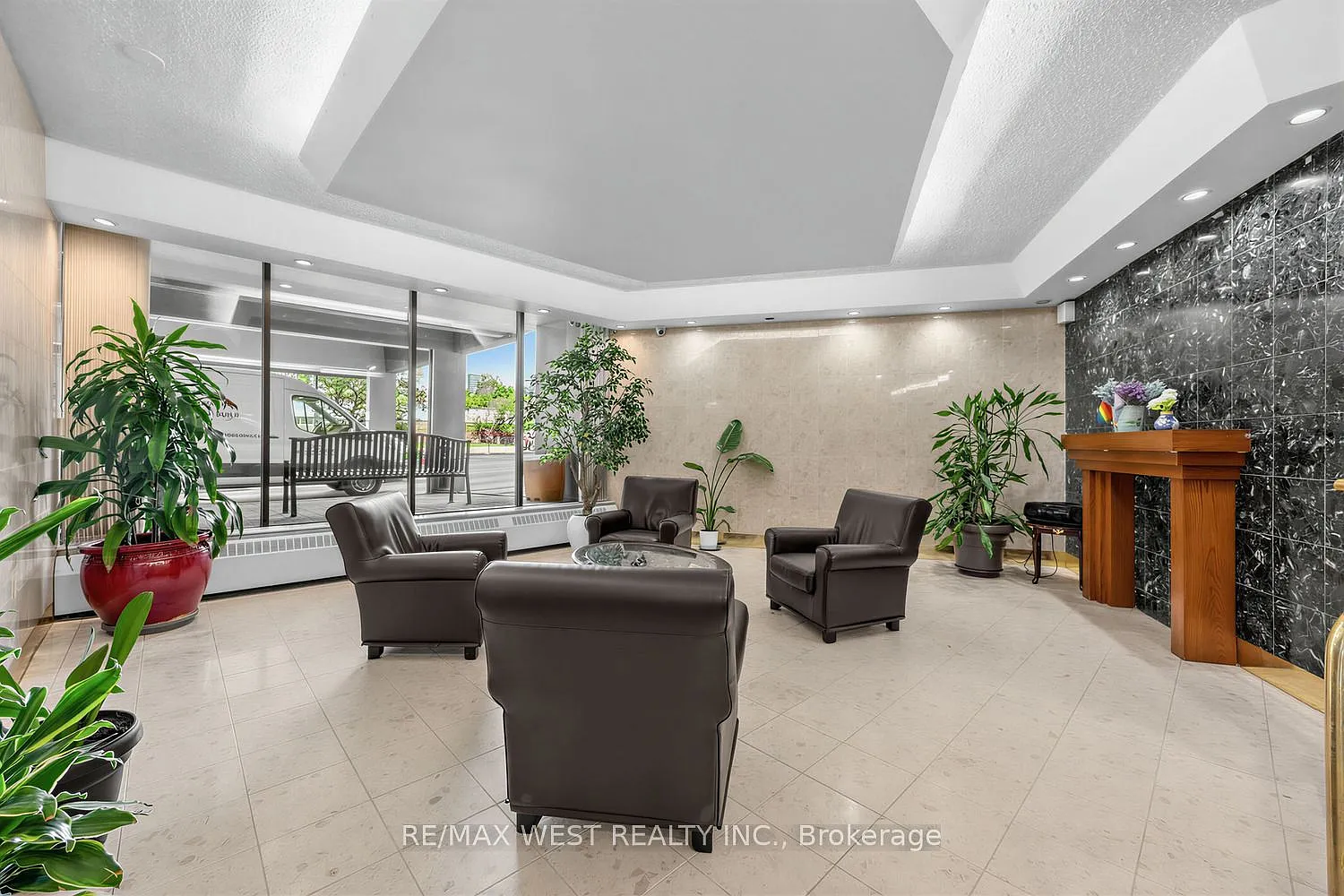 3 bed, $2,980 — Photo 2