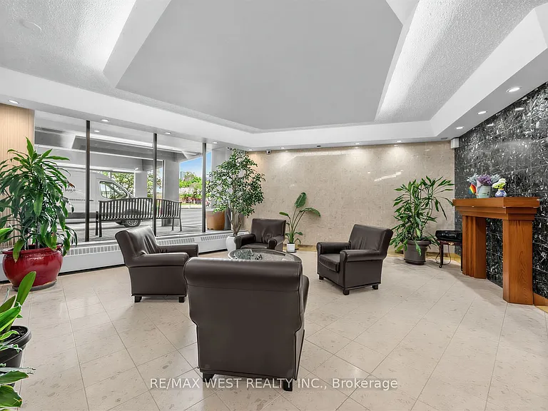 60 Pavane Linkway #805 — Photo 2