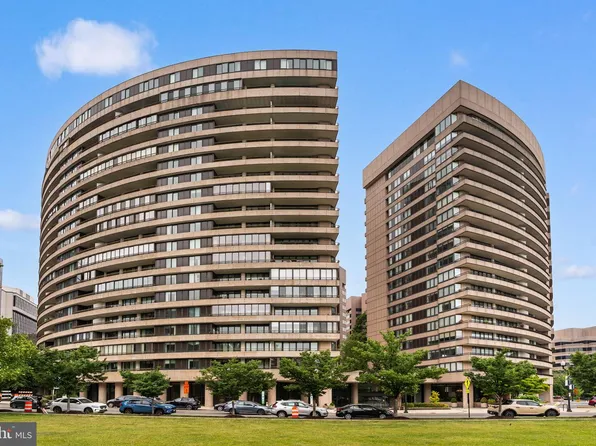 1300 Crystal Dr APT 1206S, Arlington, VA 22202