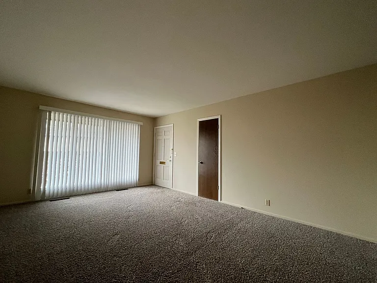 3526 E 48th Pl — Photo 3