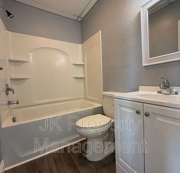 809 15th St #202 — Photo 16