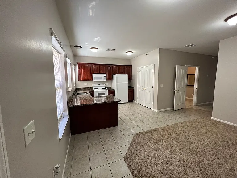 1126 Bertrand St #8 — Photo 12