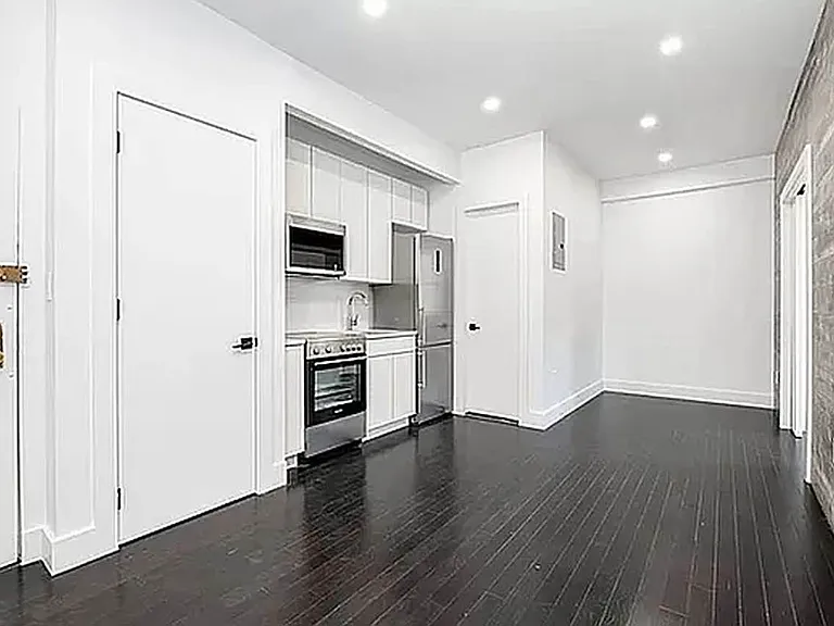 34 8th Ave #4C — Photo 2