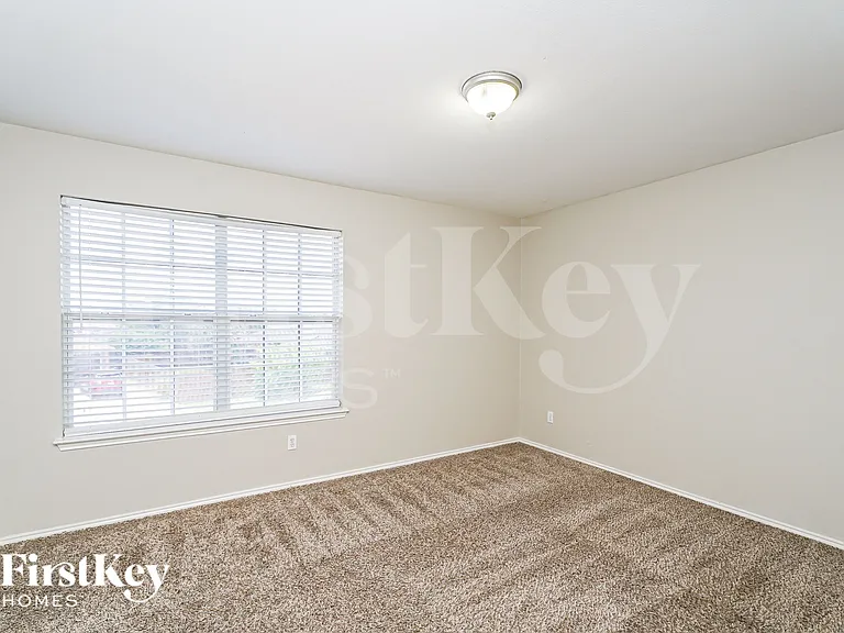 962 Heather St — Photo 14