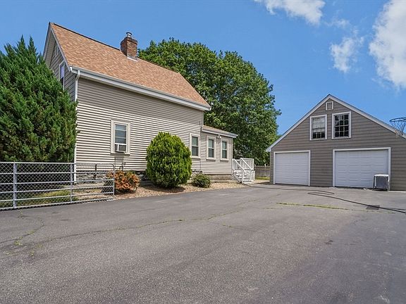 4th image of 13 Waverly St