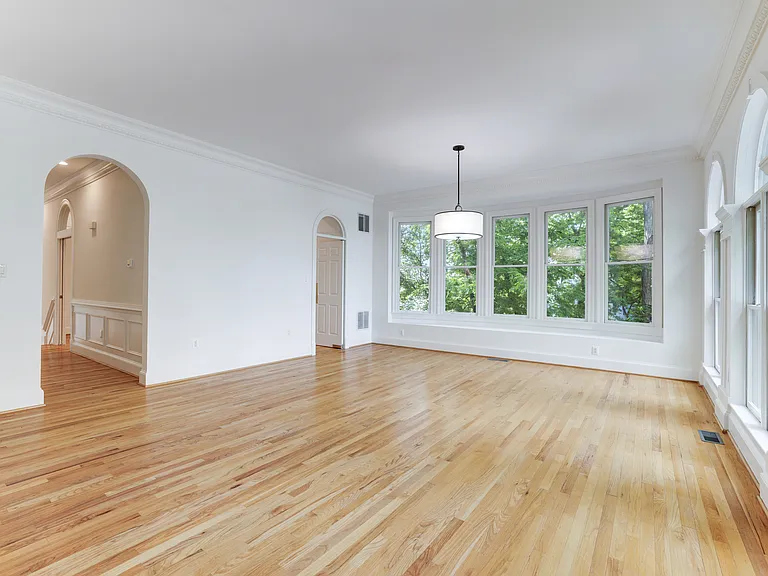 1332 N Oak St — Photo 11