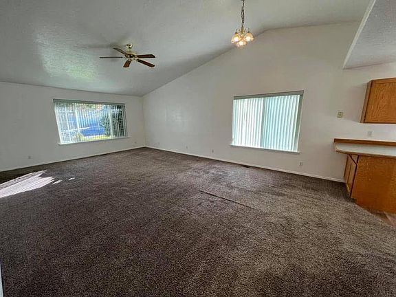3rd image of 835 Eastland Park Dr