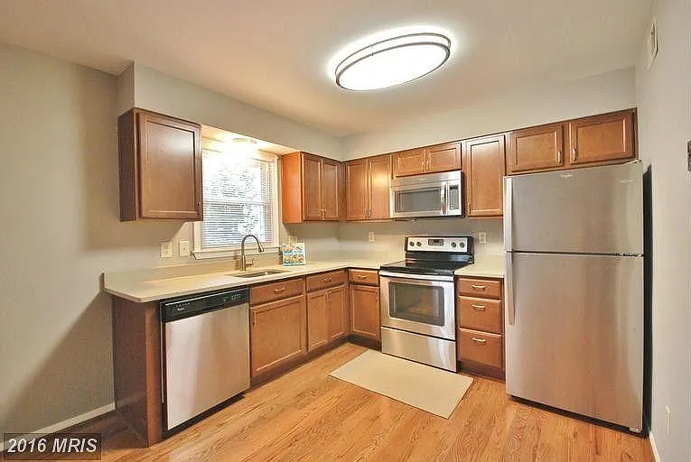 9917 Kingsbridge Dr — Photo 6