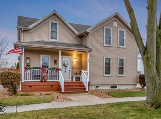 146 W Beaver St, Saint Anne, IL 60964