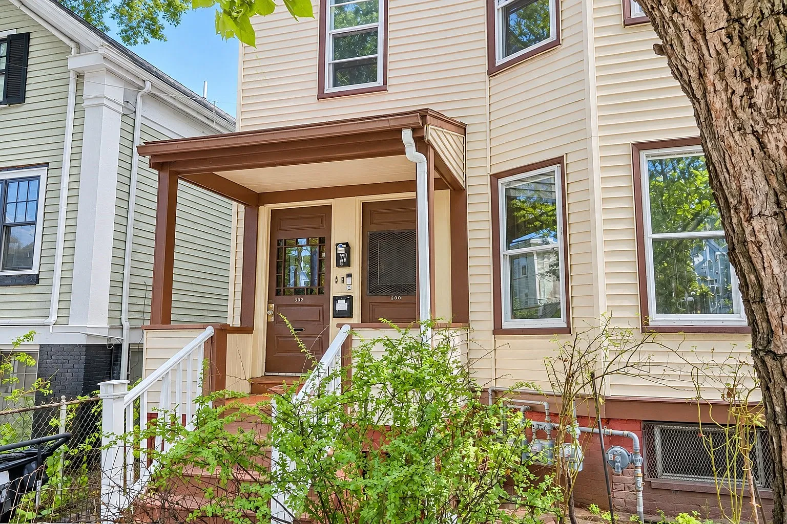 2 bed, 1.0 bath, 1208 sqft, $2,800 — Photo 1