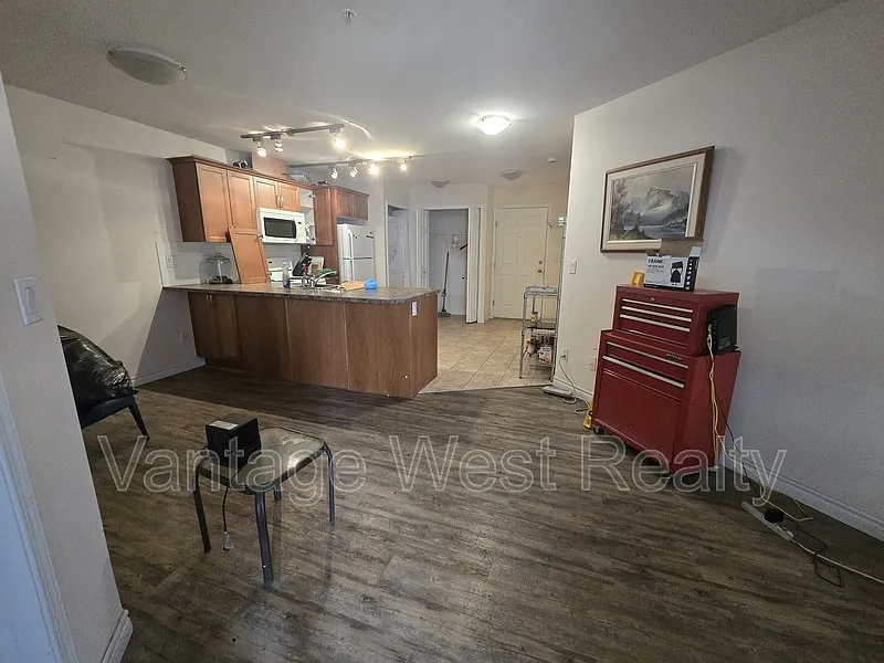 Building Photo - 598 Sutherland Ave #103