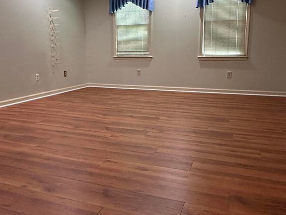 3rd image of 186 Kestwick Drive W