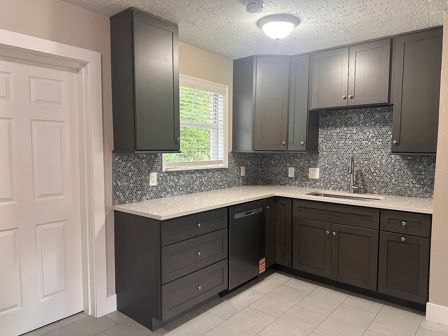 3 bed, 1124 sqft, $1,875 — Photo 4
