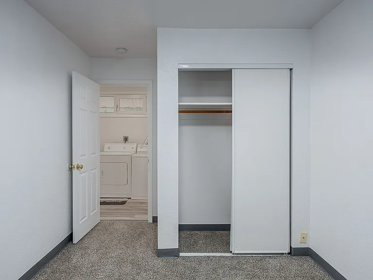 1421 Kent Ct — Photo 14