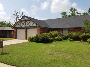 1021 Cambridge Dr, Yukon, OK 73099