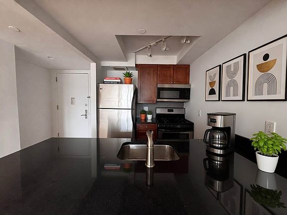 4th image of 196 Stanton St APT 8B
