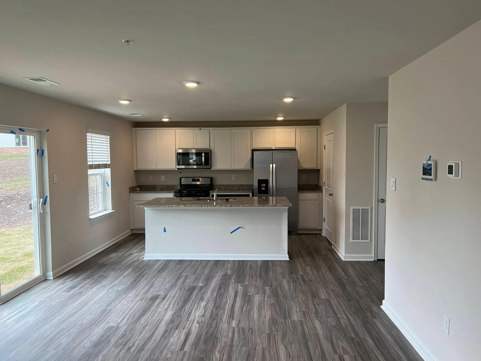 2059 Pomona Way — Photo 2