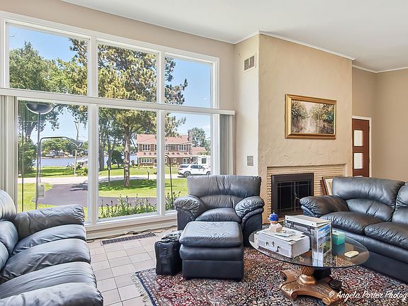 5th image of 2923 Shorewood Dr