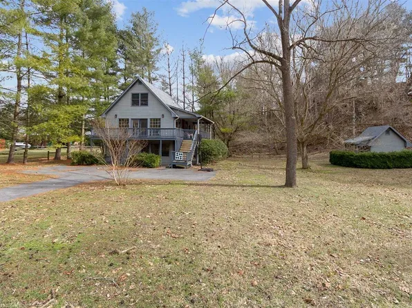 415 Monroe St, Narrows, VA 24124