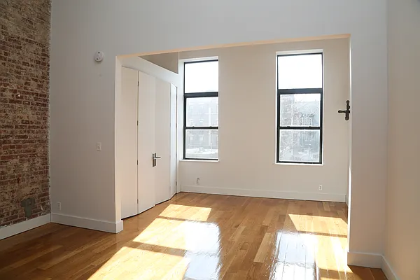 Rented by EXR | media 76