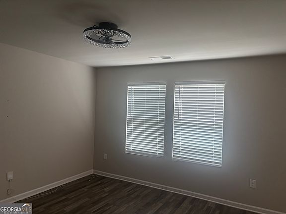 2nd image of 423 Hopi Ln