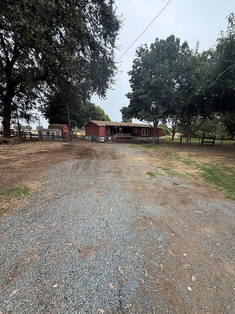 Country living at its finest — Photo 1