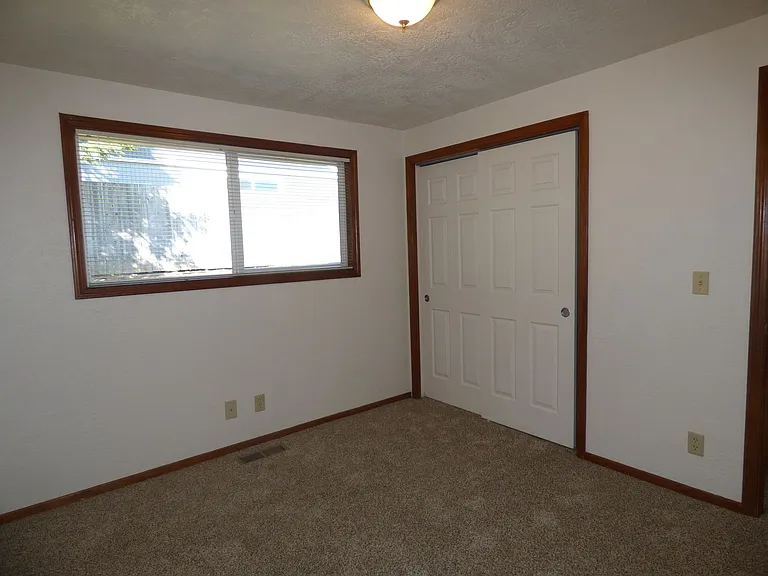 2081 Elmwood Dr S — Photo 10