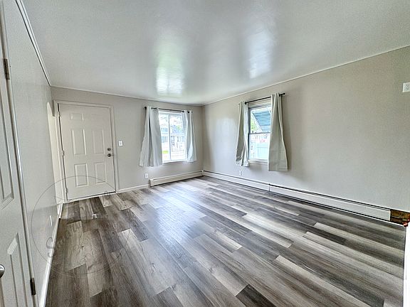4th image of 17725 Longfellow St
