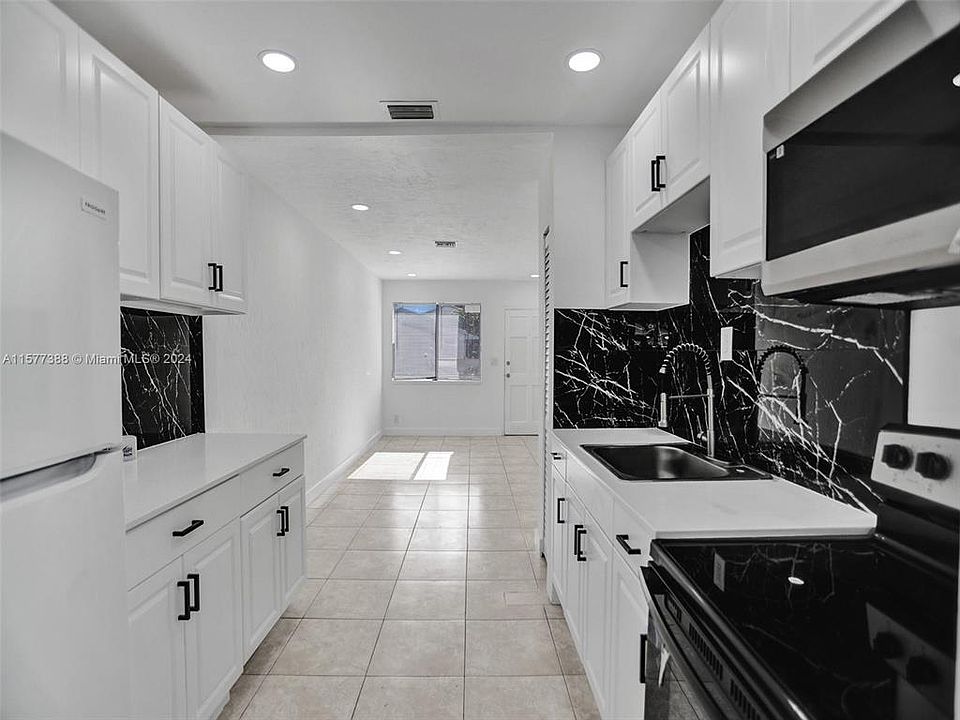 1st image of 708 N 20th Ct #2
