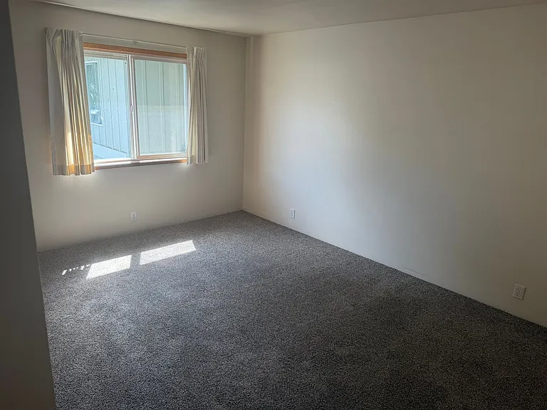 2420 Pheasant Blvd — Photo 4