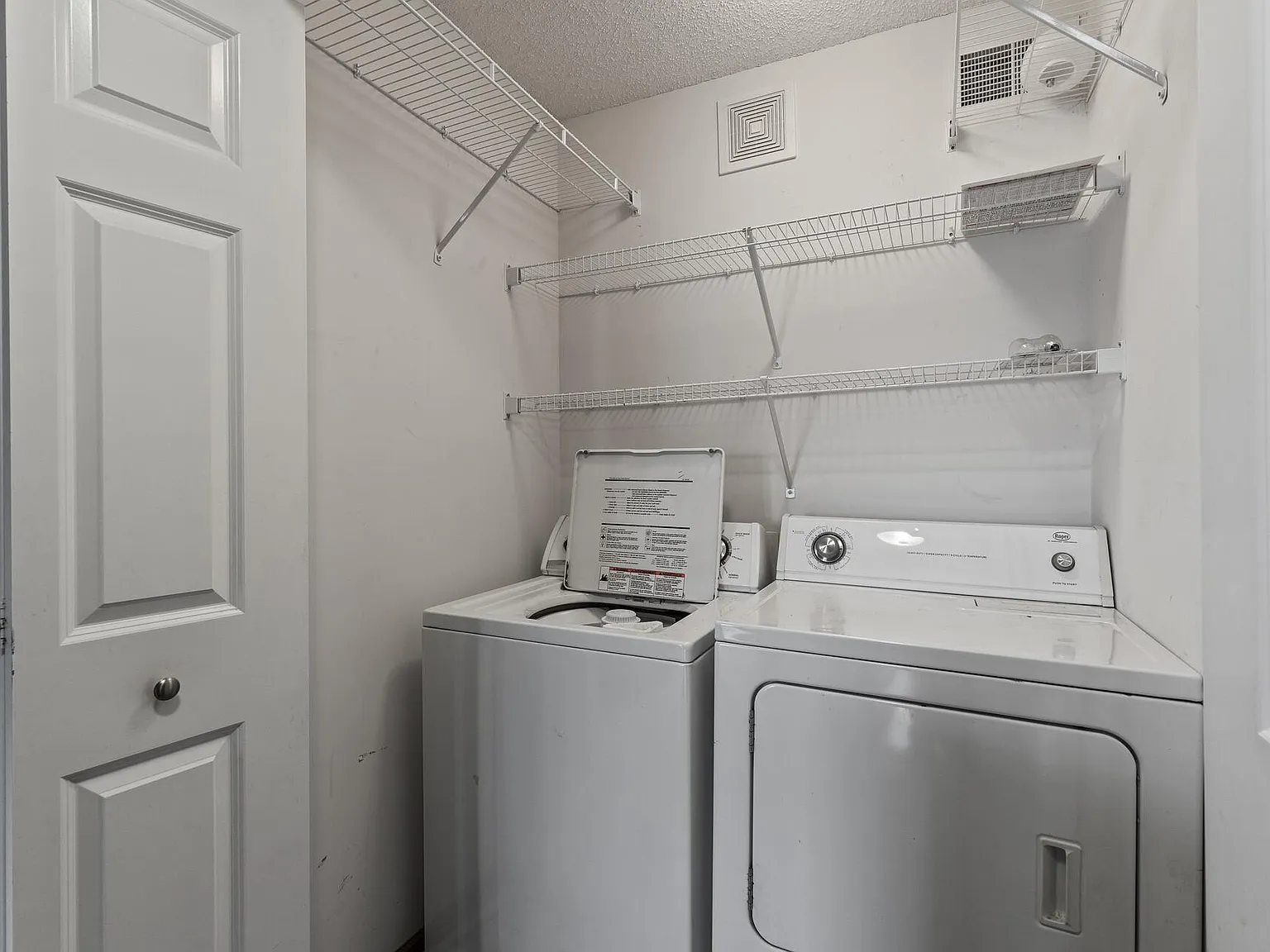 2 bed, 965 sqft, $1,950 — Photo 3