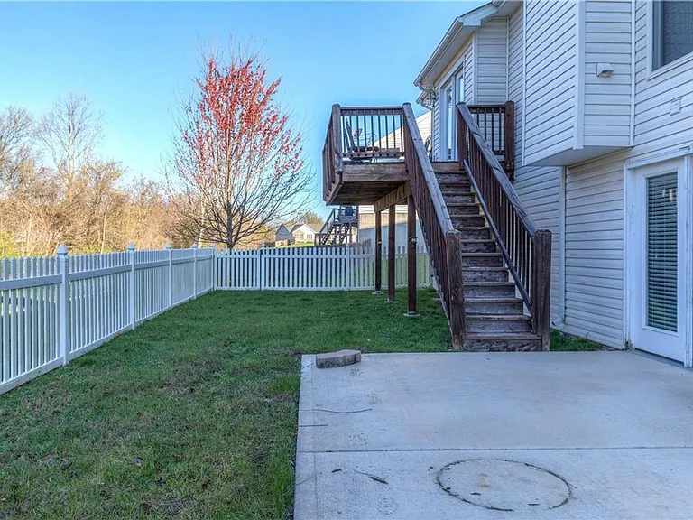 310 Royallsprings Pkwy — Photo 11