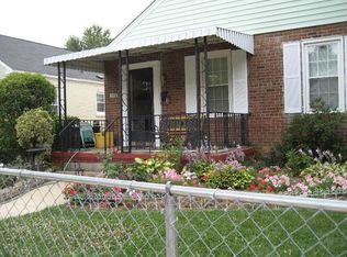 2104 S Joyce St, Arlington, VA 22202