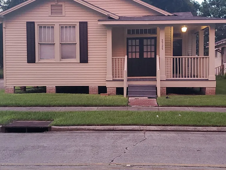 2725 Washington Ave — Photo 1