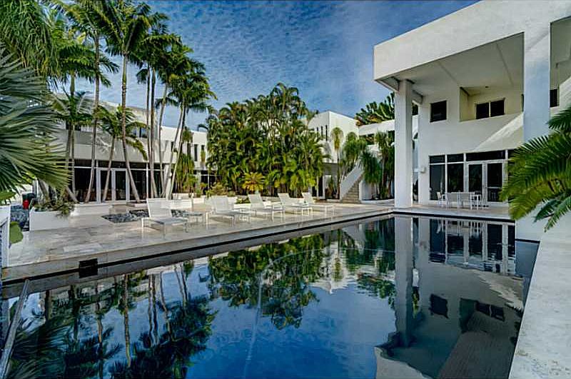 Spectacular Modern Home on Golden Beach